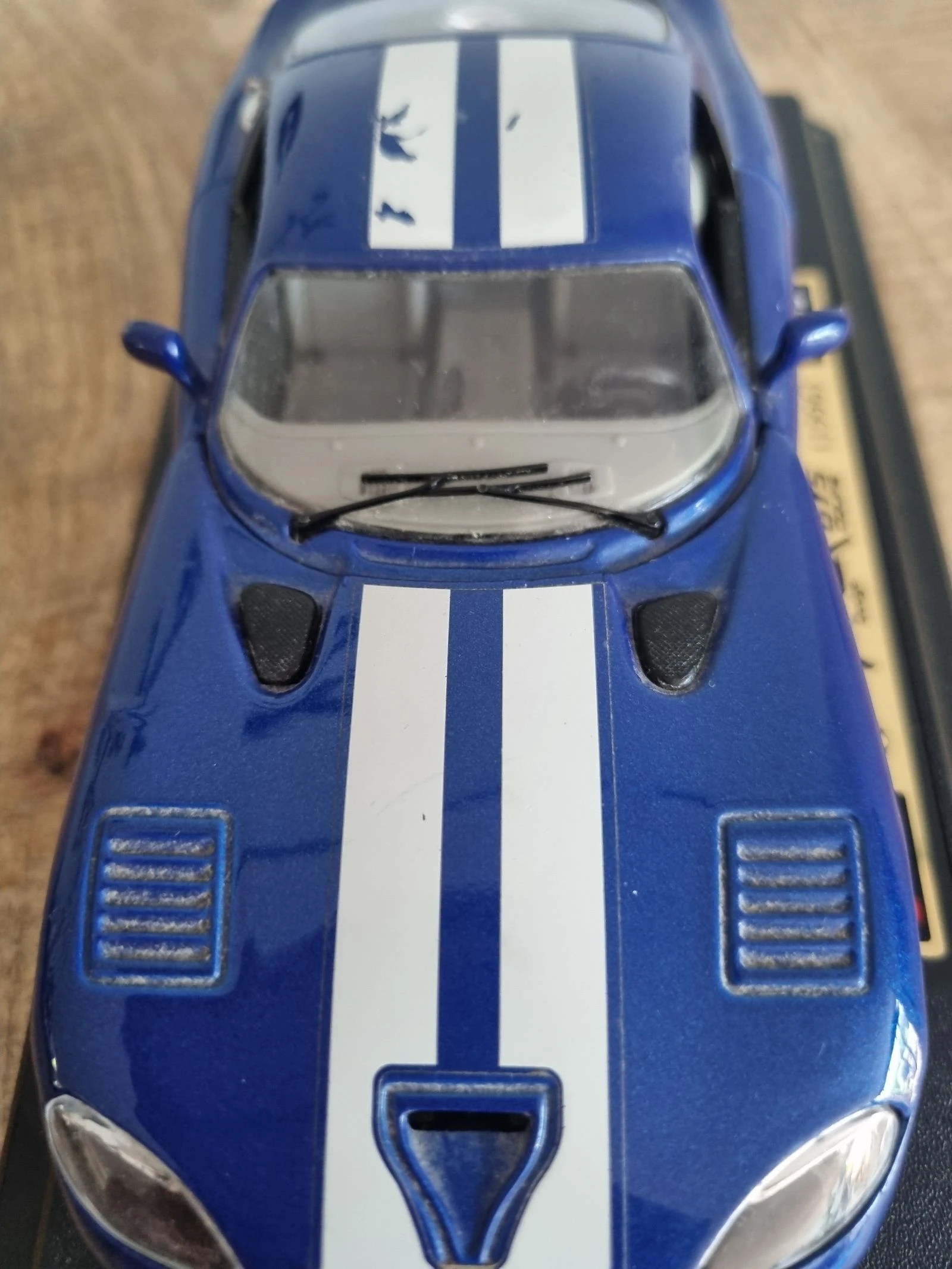 Miniatuur Dodge Viper GTS Coupé (1996) - Bburago (Blauw en Wit) – photo 4